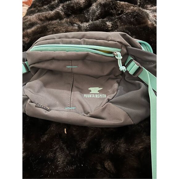 Mountainsmith Day Pack Lumbar With Removable Cross Body Shoulder Strap Green - Picture 1 of 3